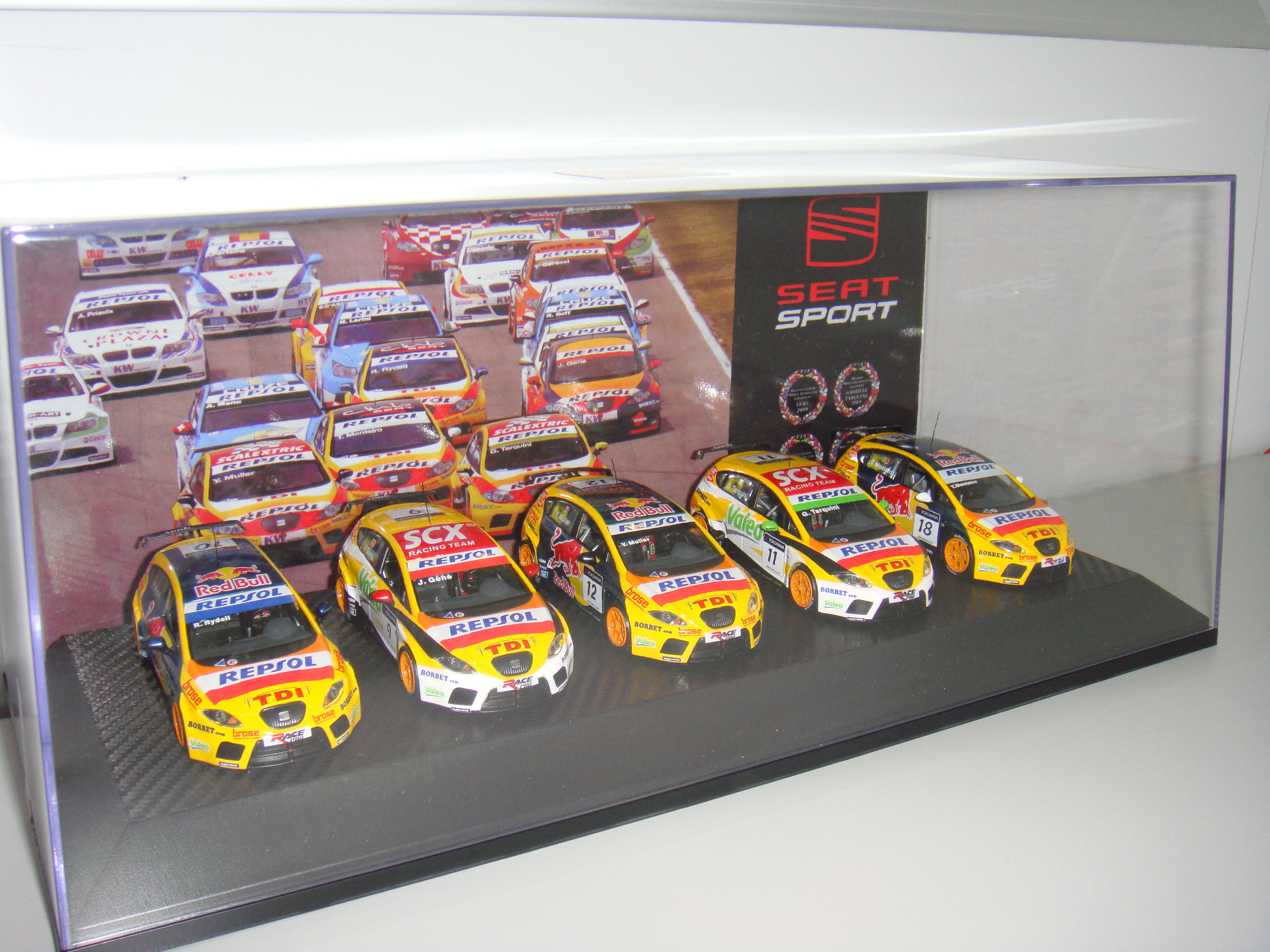 VITRINA SEAT SPORT WTCC 2008 / YVAN MULLER, GABRIELE TARQUINI, RICKARD RYDELL, JORDI GENE, TIAGO MONTEIRO 1