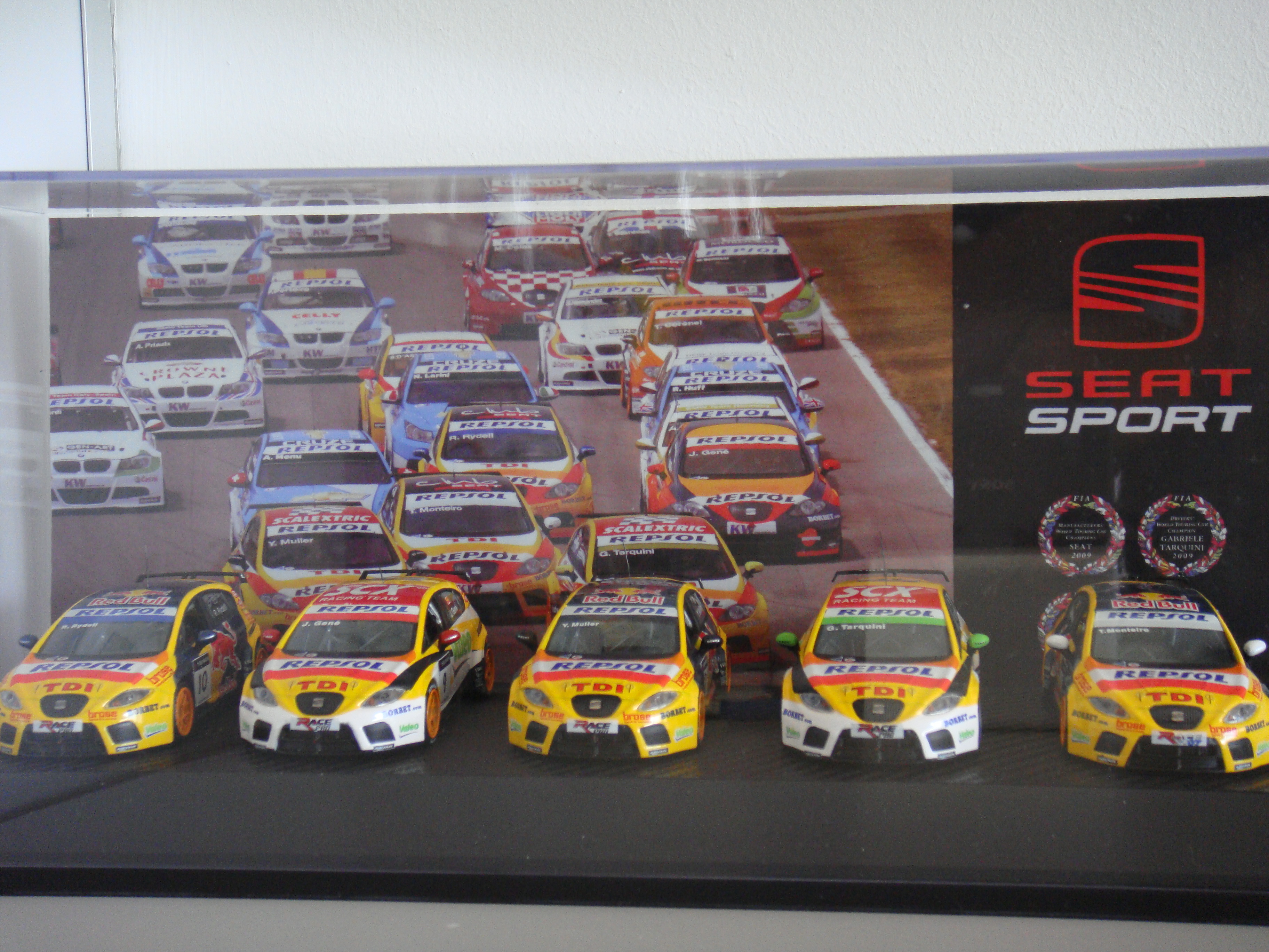 VITRINA SEAT SPORT WTCC 2008 / YVAN MULLER, GABRIELE TARQUINI, RICKARD RYDELL, JORDI GENE, TIAGO MONTEIRO 2