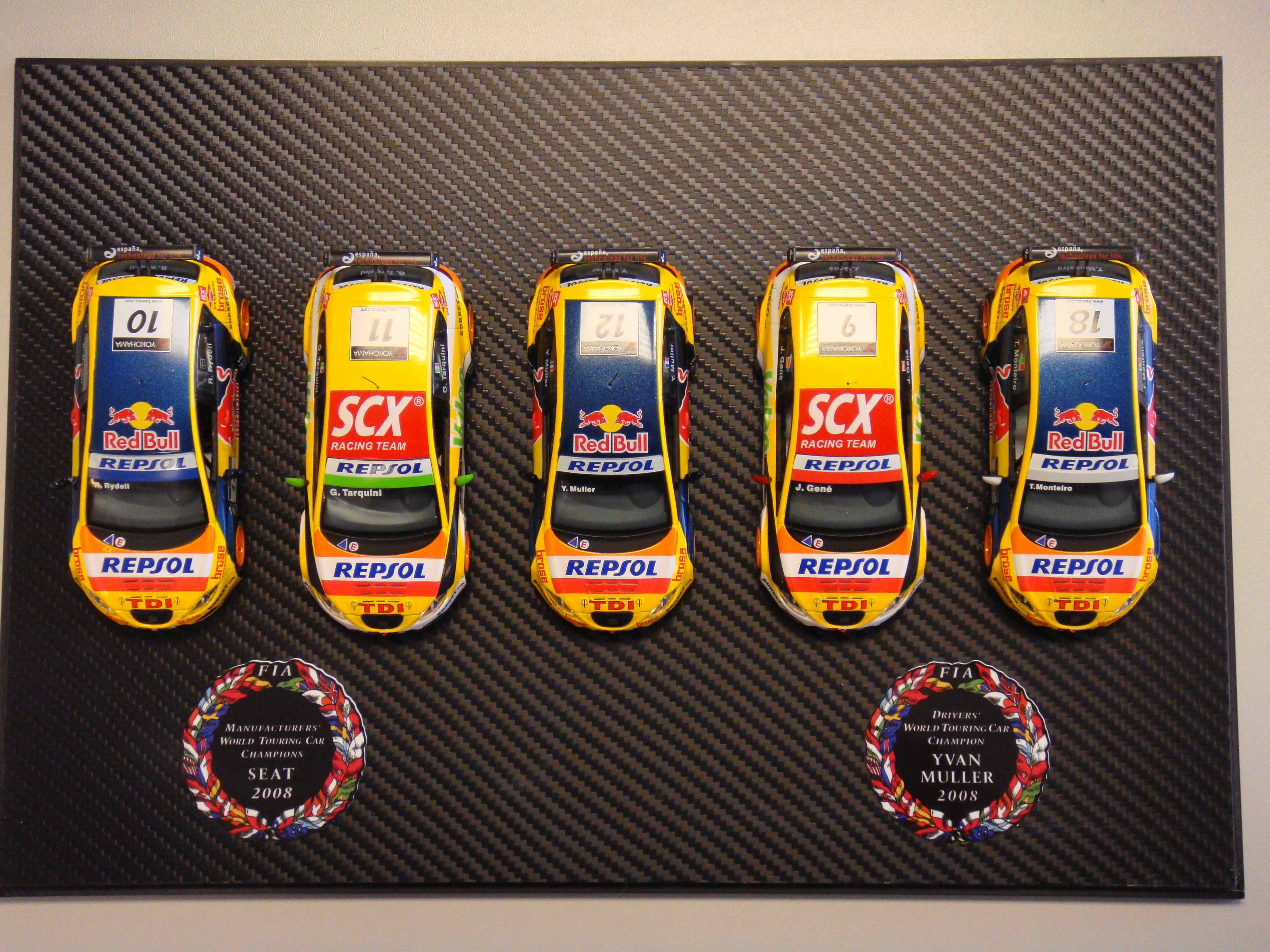 VITRINA SEAT SPORT WTCC 2008 / YVAN MULLER, GABRIELE TARQUINI, RICKARD RYDELL, JORDI GENE, TIAGO MONTEIRO 3