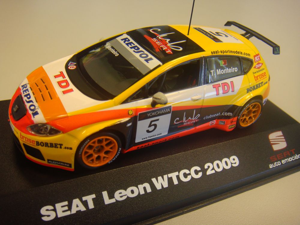 SEAT LEON TDI WTCC 2009 / IXO FISCHER / TIAGO MONTEIRO 1