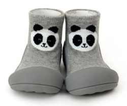 Attipas zootopia oso panda gris calzado respetuoso de Attipas con algodón certificado Oeko tex muy recomendado para guarderias gateo y primeros pasos
