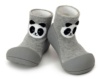 Attipas zootopia oso panda gris calzado respetuoso de Attipas con algodón certificado Oeko tex muy recomendado para guarderias gateo y primeros pasos - Ítem2