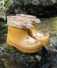 Botas de agua niño y niña respetuosas de la marca Igor modelo Mendi con jirafa color mostaza de caña baja con cuello ajustable para que no entre agua katiuskas muy comodas y flexibles calzado respetuoso barefoot fabricado en España by Igor - Ítem1