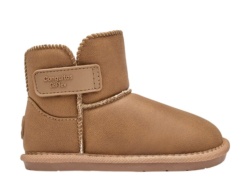 Botas niña Conguitos barefoot tipo australiana color marron light tan de caña baja acabado efecto ante y forro interior de pelo australianas barefoot de Conguitos diseño Goflex combina una puntera ancha, una suela flexible y cierre de tira adherente