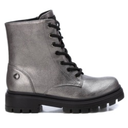 Botas niña Xti color plomo con certificado vegano con cierre de cremallera lateral y cordones suela de goma antideslizante tecnologia comfort tech y memory foam pro de Xti the urban brand muy comodas y trending