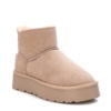 Botas niña y mujer de la marca Xti tipo australiana de caña baja color beige forrada de pelo en su interior botas australianas Xti the urban brand con certificado vegano muy comodas calentitas y trending con tecnologia Comfort Tech y Memory Foam - Ítem1