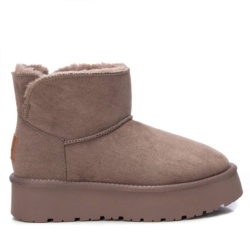 Botas niña y mujer de la marca Xti tipo australiana de caña baja color gris taupe forrada de pelo en su interior botas australianas Xti the urban brand con certificado vegano muy comodas calentitas y trending con tecnologia Comfort Tech y Memory Foam