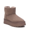 Botas niña y mujer de la marca Xti tipo australiana de caña baja color gris taupe forrada de pelo en su interior botas australianas Xti the urban brand con certificado vegano muy comodas calentitas y trending con tecnologia Comfort Tech y Memory Foam - Ítem2