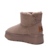 Botas niña y mujer de la marca Xti tipo australiana de caña baja color gris taupe forrada de pelo en su interior botas australianas Xti the urban brand con certificado vegano muy comodas calentitas y trending con tecnologia Comfort Tech y Memory Foam - Ítem1