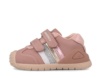 Zapatillas urban casual niña Biomecanics color Kiss rosa con tiras en oro y plata de piel sauvage calzado respetuoso con el desarrollo natural del pie para gateo y primeros pasos cierre de doble tira adherente y tecnologia always dry by Biomecanics - Ítem3