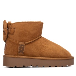 Botin niña de la marca Xti tipo australiana de caña baja forrada de pelo en su interior color camel con lazo en la parte trasera australianas Xti the urban brand con certificado vegano muy comodas y calentitas