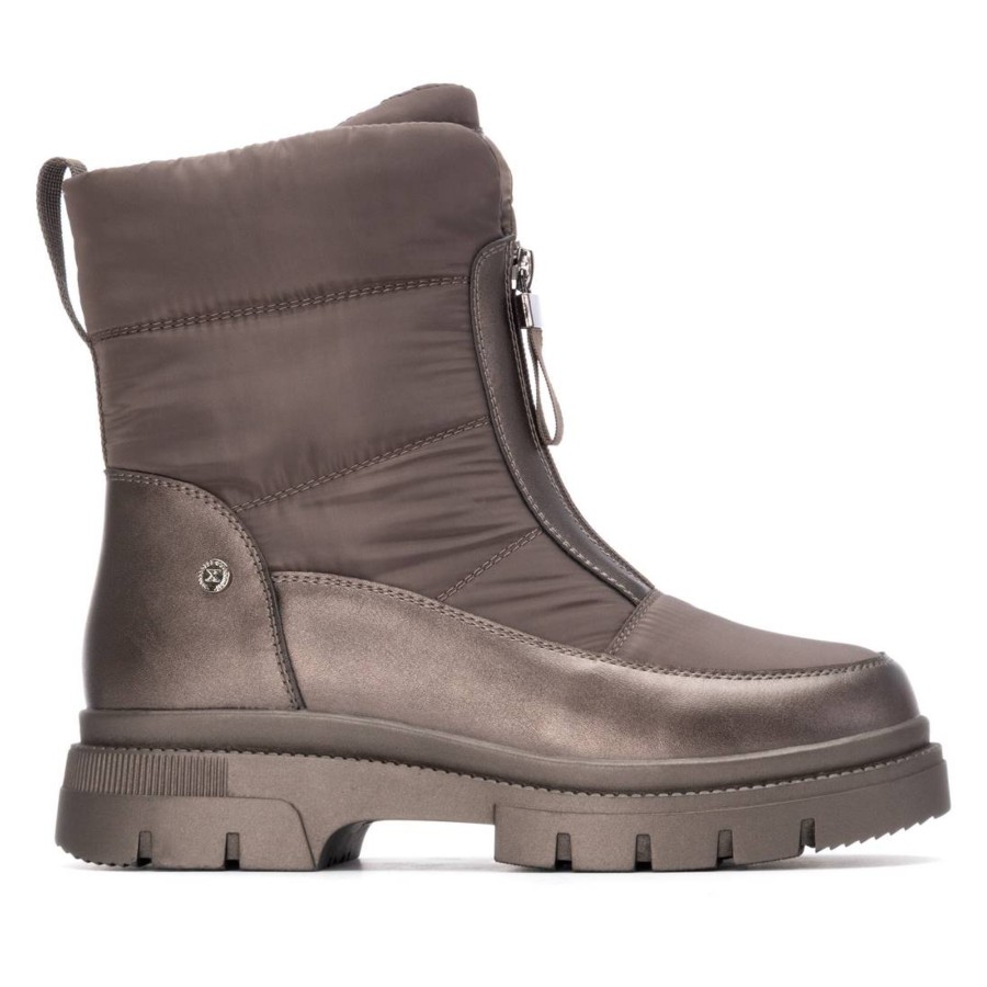 Botin niña y mujer de la marca Xti en textil color bronce con cierre de cremallera delantera forro aterciopelado interior que la hace muy calida botas Xti the urban brand con certificado vegano muy comodas con tecnologia Comfort Tech y Memory Foam