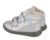 Botines niña Biomecanics barefoot de piel serraje laminado grigio color gris plata con borregito preciosas botitas de Biomecanics calzado respetuoso con cierre de tira adherente zapato casual muy comodos - Ítem2