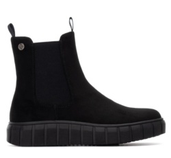 Botines niña Xti color negro de antelina botas de la marca Xti kids tipo Chelsea con cremallera lateral con certificado vegano y tecnologia confort tech y memory foam pro ideales para este invierno muy comodas y trending