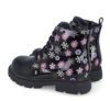 Botines niña de la marca Garvalin de charol color negro con estampado e flores cierre de cremallera lateral y elasticos puntera ancha botita Garvalin muy elegantes y divertidas perfecta para cualquier look - Ítem1