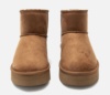 Botines niña de la marca Mustang color nuez cuero tipo australiana de caña baja forrada de pelo en su interior australianas Mustang color camel muy comodas y calentitas - Ítem1