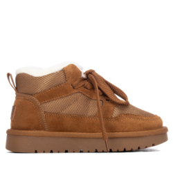 Botines niña de la marca Xti de antelina de caña baja color marron camel forrada de pelo parte de su interior con cierre de cordones botas Xti the urban brand con certificado vegano muy comodas y calentitas con tecnologia comfort tech y memory foam