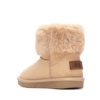 Botines niña de la marca Xti tipo australiana de caña baja color beig forrada de pelo en su interior botas australianas Xti the urban brand con certificado vegano muy comodas y calentitas muy trending esta temporada by Xti la marca de tendencia - Ítem3