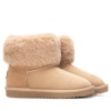 Botines niña de la marca Xti tipo australiana de caña baja color beig forrada de pelo en su interior botas australianas Xti the urban brand con certificado vegano muy comodas y calentitas muy trending esta temporada by Xti la marca de tendencia - Ítem1
