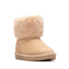Botines niña de la marca Xti tipo australiana de caña baja color beig forrada de pelo en su interior botas australianas Xti the urban brand con certificado vegano muy comodas y calentitas muy trending esta temporada by Xti la marca de tendencia - Ítem2