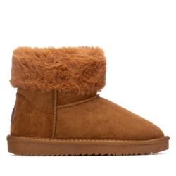 Botines niña de la marca Xti tipo australiana de caña baja color marron camel forrada de pelo en su interior botas australianas Xti the urban brand con certificado vegano muy comodas y calentitas muy trending esta temporada by Xti marca de tendencia