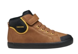 Botines niño Geox modelo J Gisili color marron y negro botin Geox respira muy comodos y calentitos con suela de membrana transpirable e impermeable y cierre de tira adherente y elasticos trending esta temporada