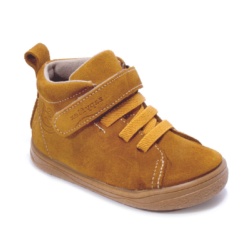Botines niño Zapy barefoot modelo Bolonia color ocre fabricadas en piel serraje botitas unisex gama Zapyflex de calzado respetuoso natural steps con cierre de tira adherente y elasticos muy comodas y flexibles made in Spain