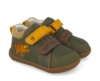 Botines niño barefoot de la marca Garvalin color verde militar y mostaza con dinosaurio en lateral de piel sauvage puntera reforzada y cierre de doble tira adherente calzado respetuoso de Garvalin zapato muy comodo y flexible made in Spain - Ítem2