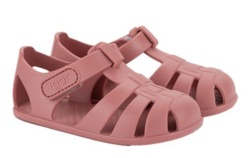 Cangrejeras niña barefoot de la marca Igor modelo Nemo Solid color nuevo rosa las sandalias respetuosas de Igor made in Spain para playa o piscina