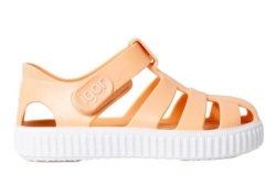 Cangrejeras niña de la marca Igor modelo Nico color apricot melocoton y suela color blanco sandalias Igor con cierre de velcro made in Spain muy comodas