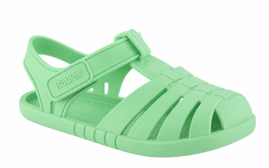Cangrejeras niño Batilas modelo barefoot color verde salvia las sandalias respetuosas de Batilas unisex ideales para playa o piscina con cierre de tira adherente para un perfecto ajuste muy comodas y flexibles ideales para este verano