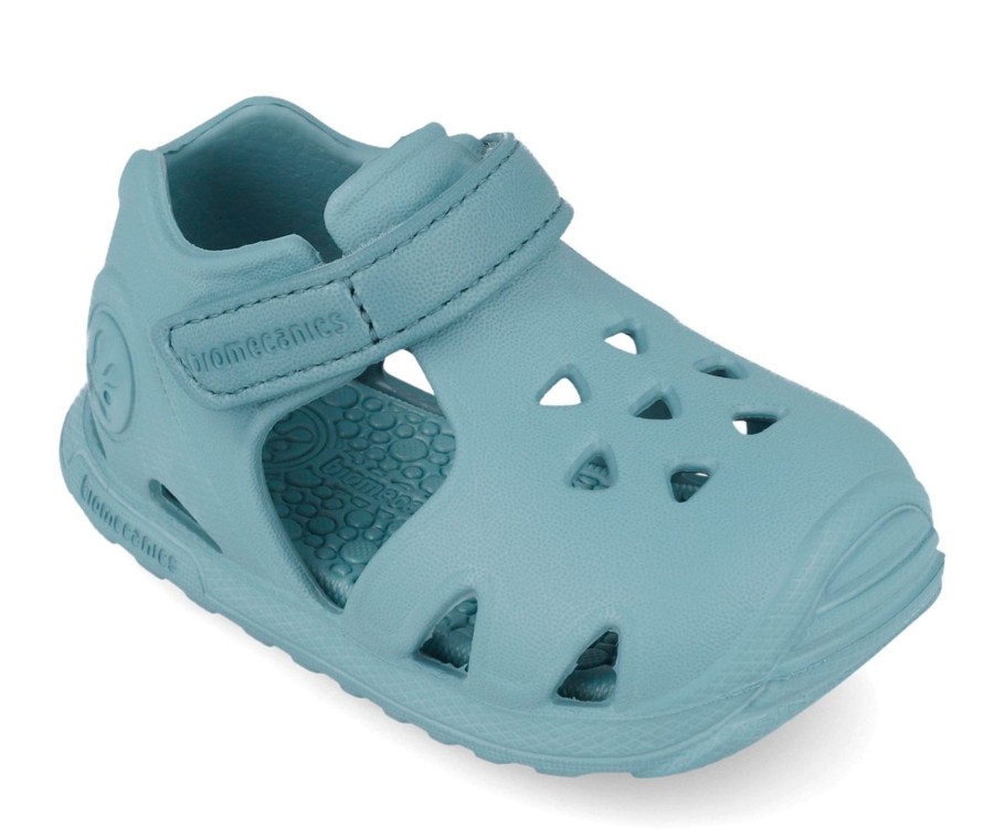Cangrejeras niño Biomecanics barefoot para gateo y primeros pasos modelo BioAqua color azul petrol las sandalias respetuosas de Biomecanics muy comodas y muy ligeras con plantilla EVA y suela antideslizante para playa o piscina avalada por el IBV