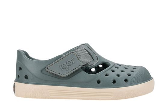 Cangrejeras niño barefoot de la marca Igor modelo Malibu color verde las cangrejeras respetuosas de Igor made in Spain para playa o piscina con cierre de tira adherente muy trending y muy ligeras ideales para este verano