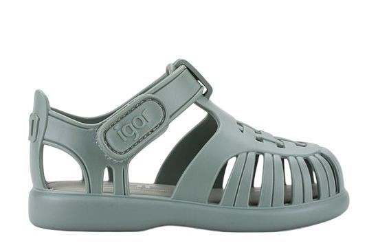 Cangrejeras niño de la marca Igor unisex modelo Tobby Solid color nueve verde sandalias Igor con cierre de tira adherente made in Spain muy comodas para playa y piscina