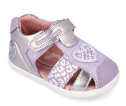 Sandalias niña Biomecanics barefoot color plata y lila con corazon cangrejeras Biomecanics de piel metalcris con cierre de tira adherente y puntera reforzada calzado respetuoso de Biomecanics muy comodo y flexible avalado por el IBV muy trending