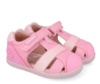 Sandalias niña Biomecanics barefoot color rosa brillo cangrejeras Biomecanics con cierre de tira adherente y puntera reforzada calzado respetuoso de Biomecanics muy comodo y flexible avalado por el IBV muy trending este verano - Ítem2