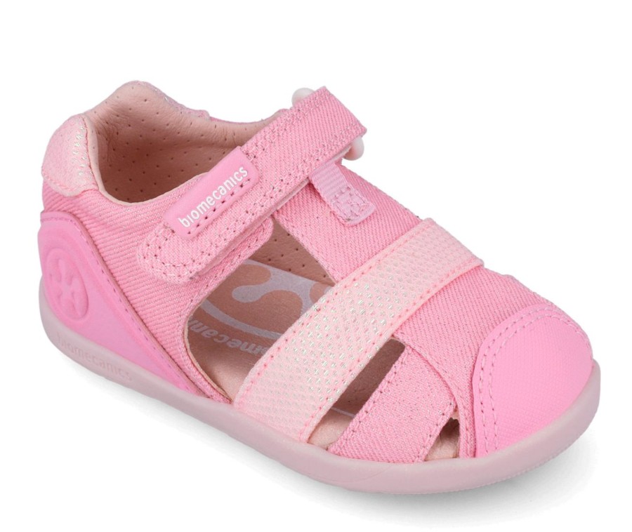Sandalias niña Biomecanics barefoot color rosa brillo cangrejeras Biomecanics con cierre de tira adherente y puntera reforzada calzado respetuoso de Biomecanics muy comodo y flexible avalado por el IBV muy trending este verano