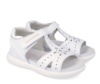 Sandalias niña Biomecanics color blanc0 con picados fabricadas en piel sandalias muy comodas con cierre de tira adherente de la gama bioevolution perfectas para combinar con cualquir look veraniego avaladas por el IBV - Ítem2
