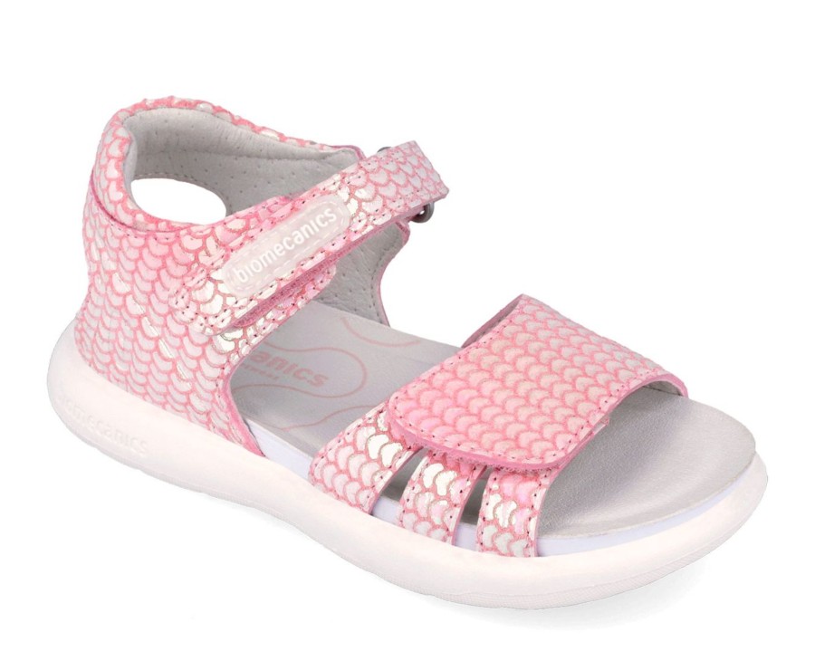 Sandalias niña Biomecanics modelo Barby color rosa laminado escamas en piel sandalias muy comodas con cierre de doble tira adherente de la gama bioevolution perfectas para combinar con cualquir look veraniego avaladas por el IBV