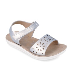 Sandalias niña Garvalin color plata con cierre de velcro muy cómodas y flexibles perfecta para combinar con cualquier look este verano