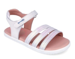 Sandalias niña Garvalin fabricadas en piel napa color blanc0 y escamas nacaradas con cierre de tira adherente para un perfecto ajuste Sandalias con tiras de Garvalin muy comodas elegantes y trending ideales para este verano