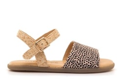Sandalias niña Mustang barefoot color punti tan marron cuero y animal print sandalias abiertas de calzado respetuoso muy comodas y flexibles con cierre de hebilla fabricadas por Mustang free con certificado vegano by Mustang
