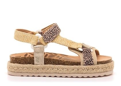 Sandalias niña Mustang de color manju platinum rafia animal print y platino con adorno de yute en la suela bio y con cierre de tira adherente para un perfecto ajuste muy comodas y tendencia este verano con certificado vegano by mustang