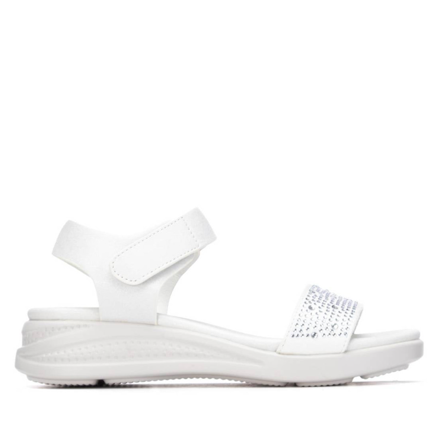 Sandalias niña Xti color balnco con brillantes sandalias con un poco de cuña de la marca Xti Urban Brand para conbinar con cualquier look con certificado vegano muy cómodas y con cierre de tira adherente y tecnologia comfort tech y memory foam pro