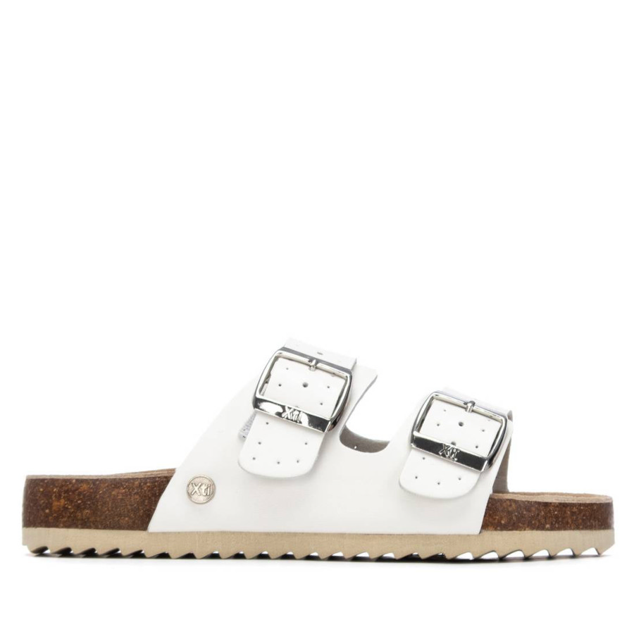Sandalias niña Xti color blanc0 sandalias con suela bios de la marca Xti Urban Brand con platilla de piel muy cómodas con cierre de doble hebilla cromada para un perfecto ajuste y con tecnologia comfort tech y memory foam pro tendencia este verano