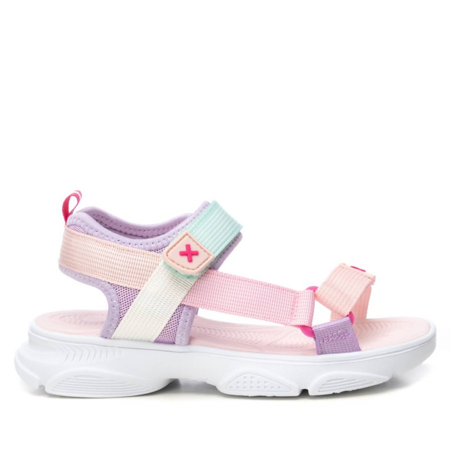 Sandalias niña Xti color nude y multicolor ligeras flexibles con cierre de doble tira adherente para un ajuste perfecto sandalias Xti californianas para mojar en playa o piscina con tecnologia comfort tech y memory foam pro y certificado vegano