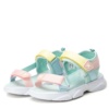 Sandalias niña Xti color verde aqua y multicolor sandalias de tiras de la marca Xti Urban Brand para playa piscina o diario con certificado vegano muy cómodas y divertidas con cierre de doble tira adherente y tecnologia comfort tech y memory foam pro - Ítem1