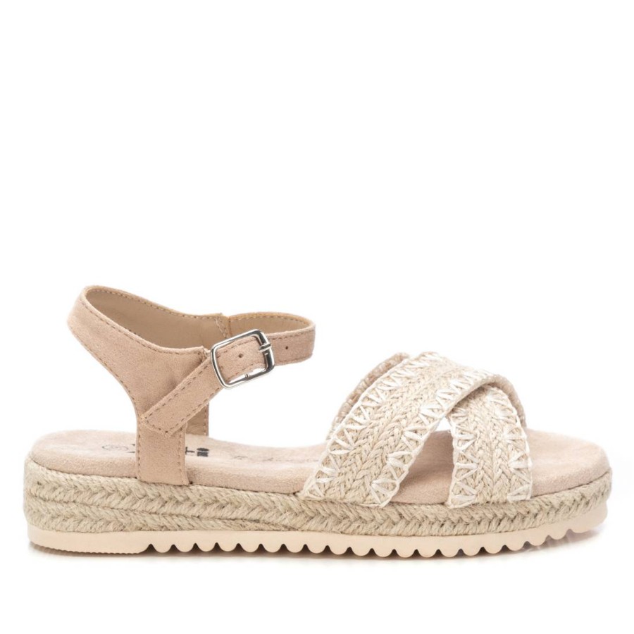 Sandalias niña Xti the urban brand de color beige de yute con cierre de hebilla sandalias vestir o ceremonia con tecnologia comfort tech con memory foam pro con certificado vegano muy comodas y trending este verano