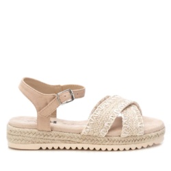 Sandalias niña Xti the urban brand de color beige de yute con cierre de hebilla sandalias vestir o ceremonia con tecnologia comfort tech con memory foam pro con certificado vegano muy comodas y trending este verano