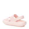 Sandalias niña Xti the urban brand de color nude cierre de tira adherente en el talon muy ligeras ideales para este verano con cualquier look con certificado vegano y tecnologia comfort tech y menory foam de Xti muy comodas y tendencia - Ítem1